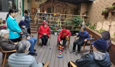 医疗、康复、生活照料……这些需求在家门口就能解决!静安这里正打造“没有围墙的养老院”