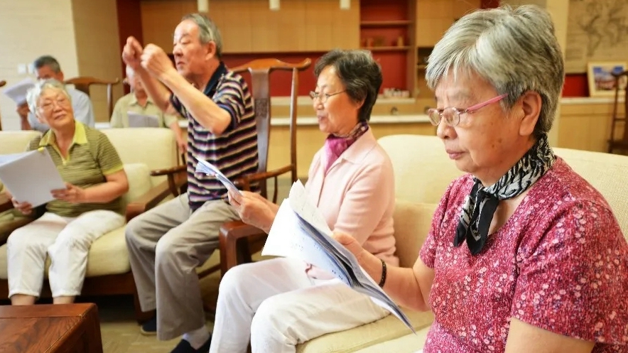 养老院虽好,但家庭照护床位更不赖,新型养老模式,多重选择
