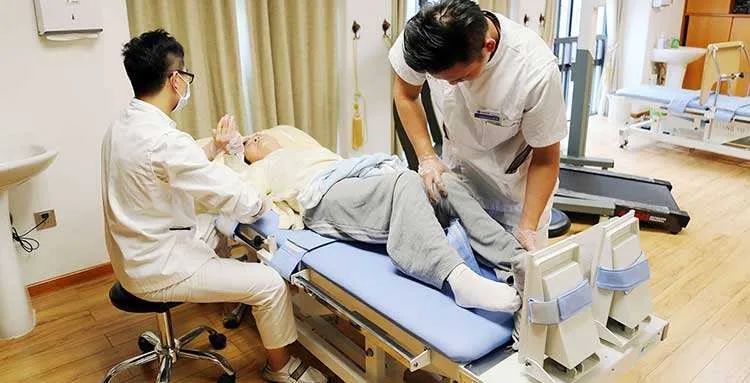 都叫“养老院”,差异却很大,人过六十不知道会吃亏