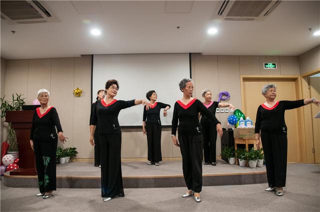 成都养老观察:责任与义务,未来养老院能否代替子女尽孝?(图1) 成都养老观察:责任与义务,未来养老院能否代替子女尽孝?(图1)