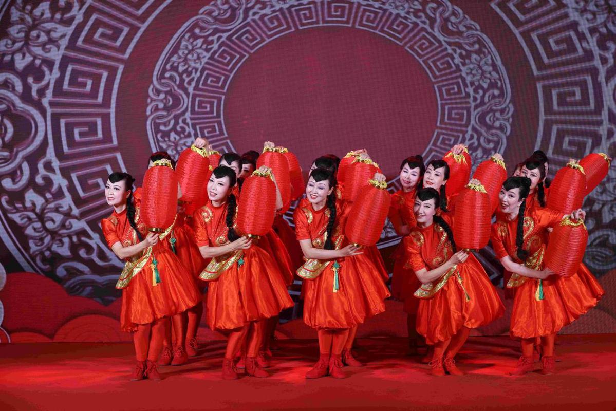 龙年“椿晚”:椿萱茂一场跨越8城健康养老的共建(图3) 龙年“椿晚”:椿萱茂一场跨越8城健康养老的共建(图3)