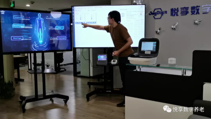 JoyDigit Attended the APWeb-WAIM 2020(图2) JoyDigit Attended the APWeb-WAIM 2020(图2)