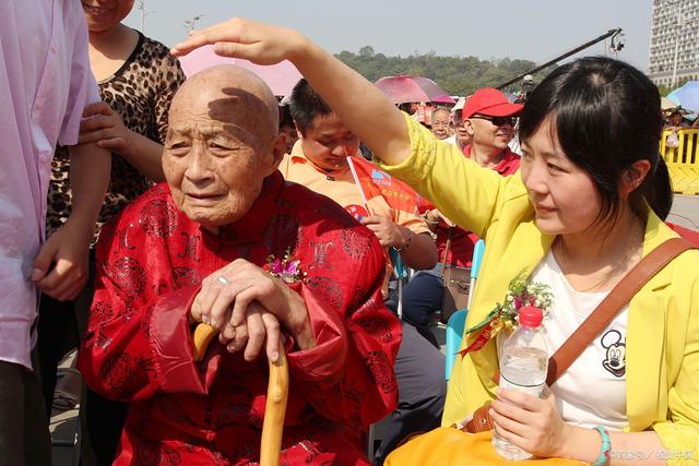 成都养老观察:责任与义务,未来养老院能否代替子女尽孝?(图3) 成都养老观察:责任与义务,未来养老院能否代替子女尽孝?(图3)