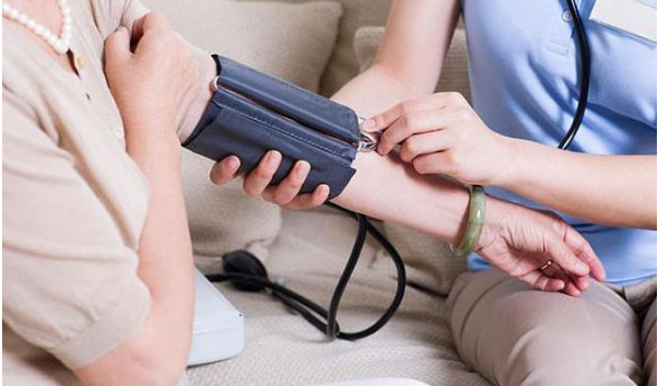 独居老人突发疾病惹担忧,捷径乐祥智慧养老系统提供解决方案(图1) 独居老人突发疾病惹担忧,捷径乐祥智慧养老系统提供解决方案(图1)