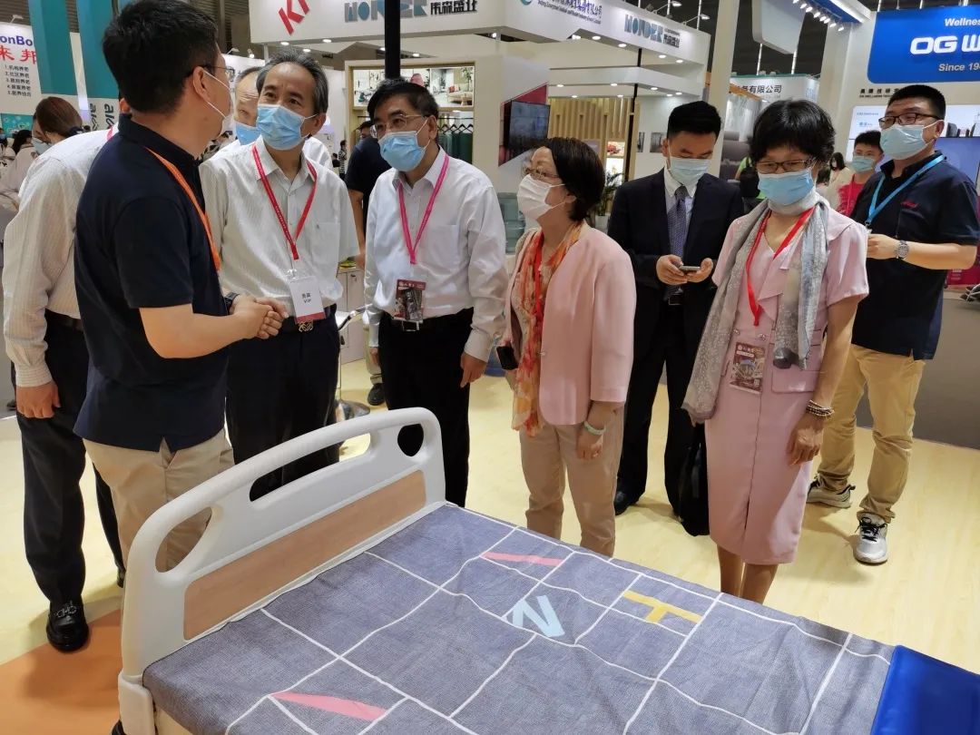 乐祥智慧养老，“智”在何处？上海市政协人资环建委开展专题考察(图2)