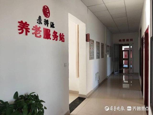 东利社区乐祥智慧养老服务站解民忧,居民送锦旗(图2) 东利社区乐祥智慧养老服务站解民忧,居民送锦旗(图2)